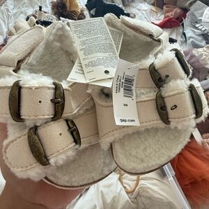Gap adorable baby sherpa berk style shoe, the cutest!